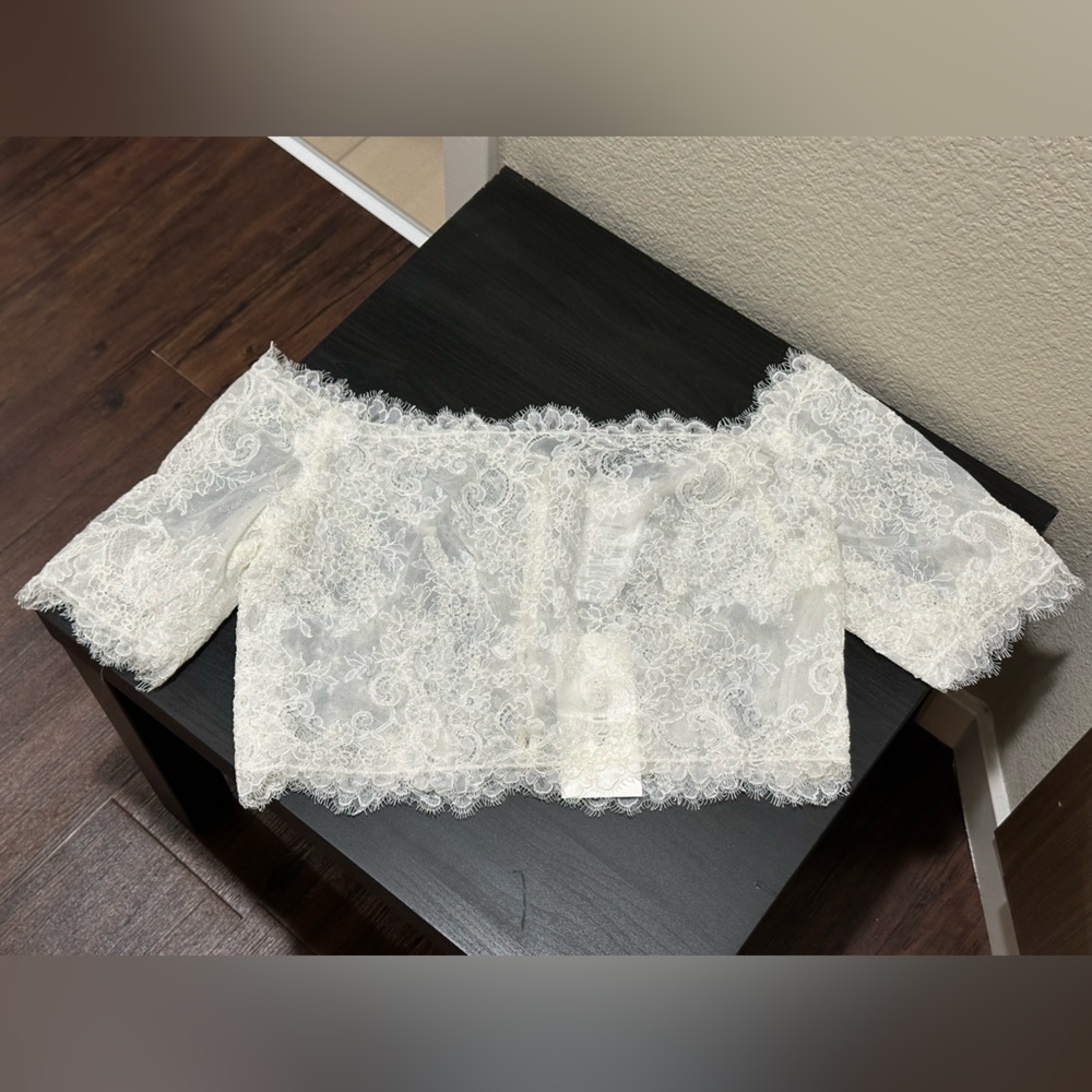 David’s Bridal Ivory Off-the-Shoulder Lace Topper with 3/4 Sleeves - Picture 5 of 10